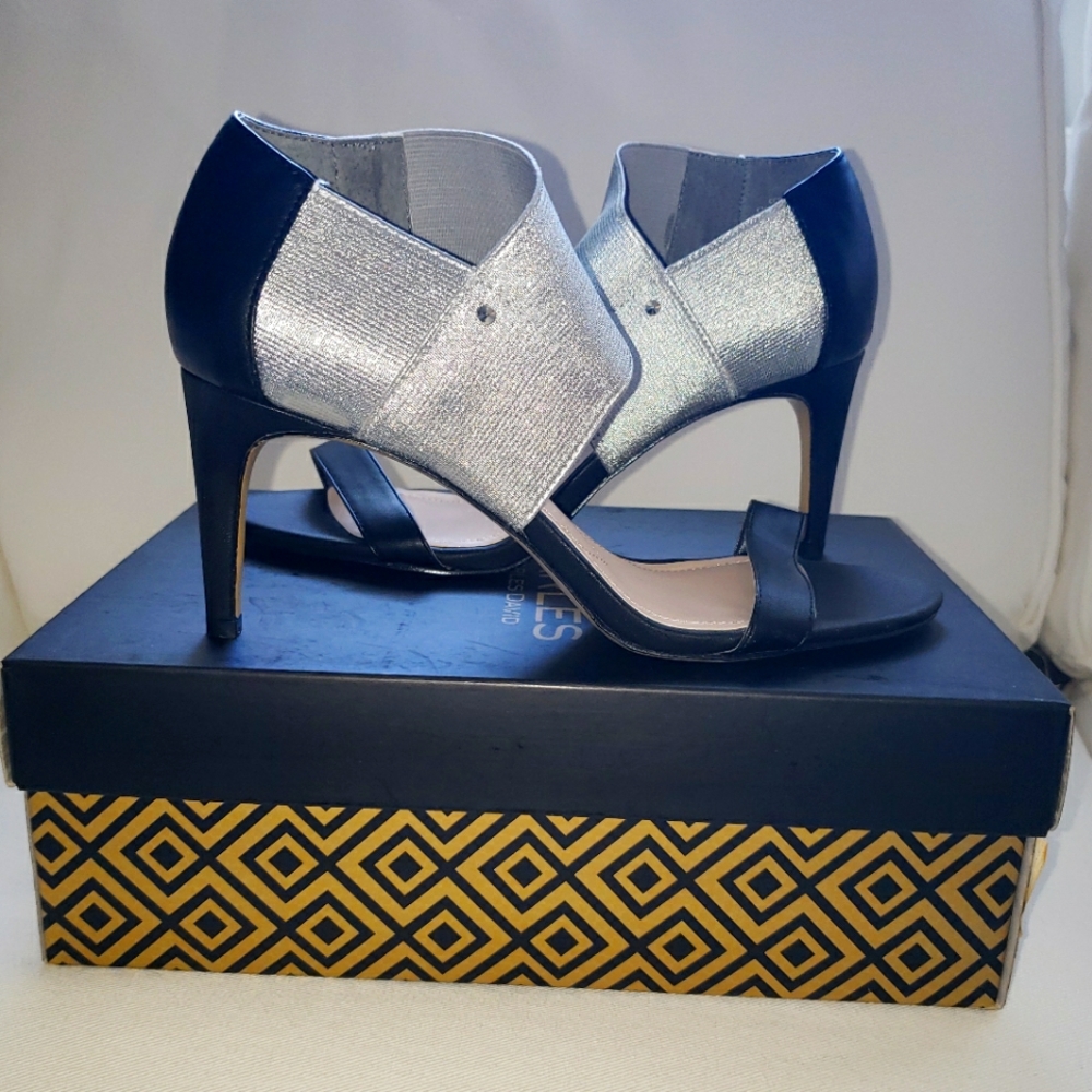 NEW! Never worn! US 8.5M Charles David black/silver strappy heels.